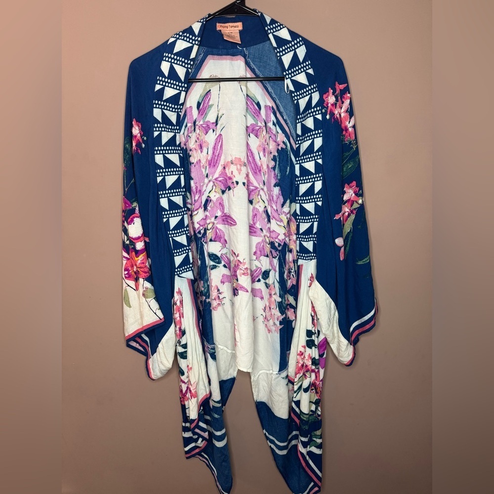 Flying Tomato Floral Kimono